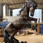 gran estatua de caballo al aire libre en venta