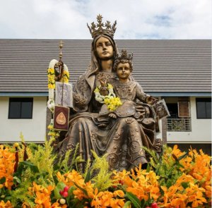 estátua de nossa senhora do monte carmelo