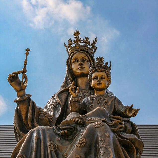 Statue der Frau vom Karmel