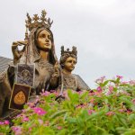 Statue der Frau vom Berg Karmel