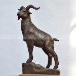 Escultura de cabra en venta