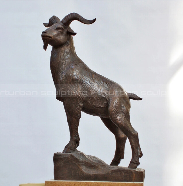 Escultura de cabra en venta
