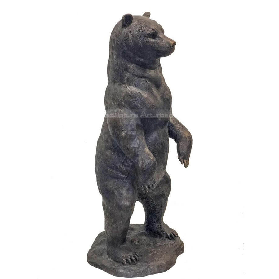 Estatua de oso de bronce a tamaño natural