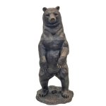 estatua de oso de bronce a tamaño real