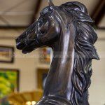 Scultura di cavallo in metallo per giardino