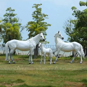 تمثال حصان أبيض