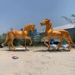 statua di cavallo in fibra di vetro - Image 1