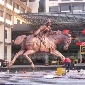 estátua de mulher gorda antiga