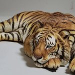 Hockender Tiger-Statuen