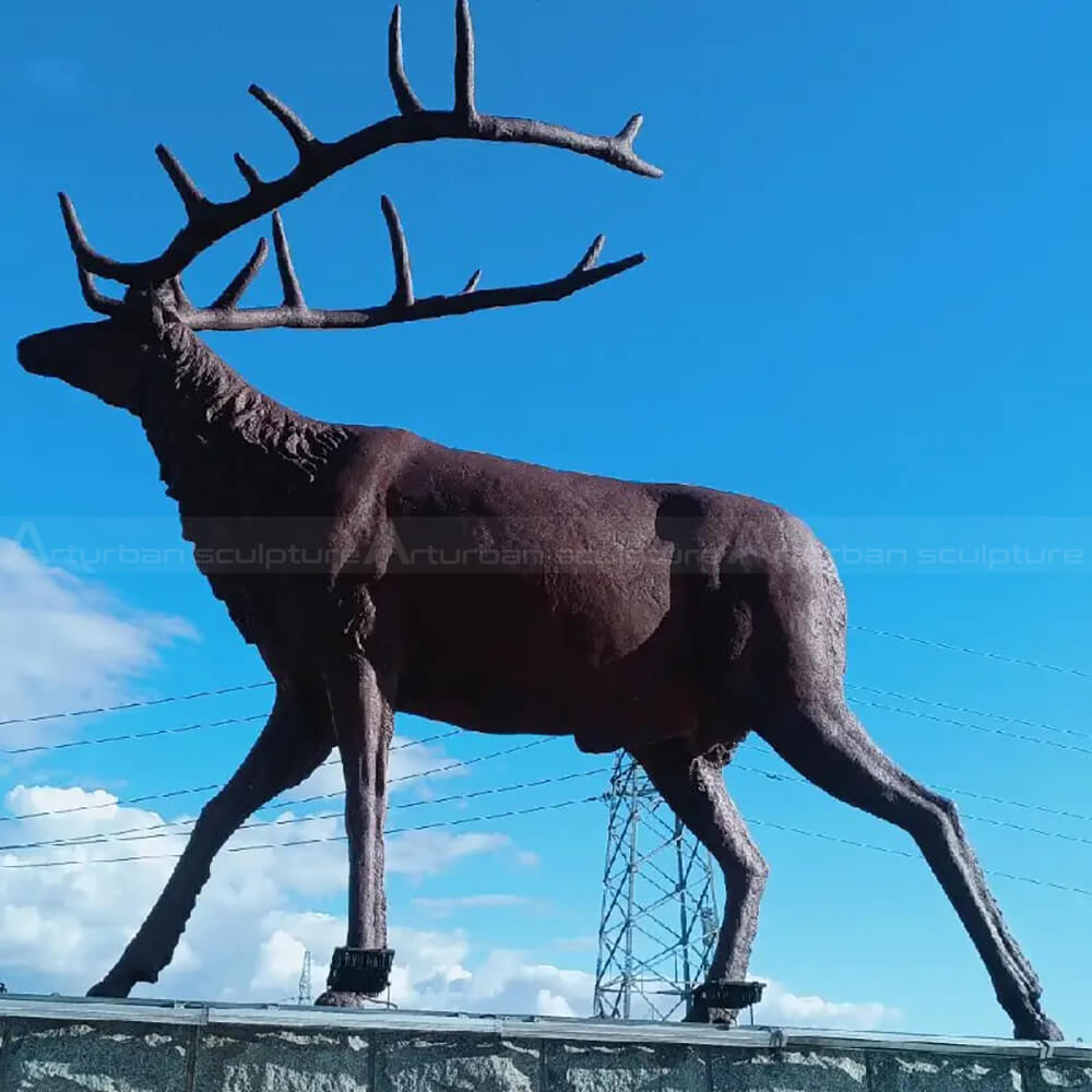 Hirsch-Gartenstatuen