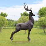 Estátua de Cervo em Tamanho Real