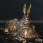 sculpture en bronze représentant un lapin