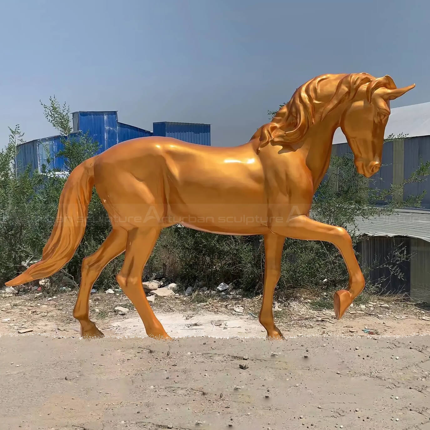 statua di cavallo in fibra di vetro