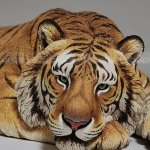 Hockender Tiger-Statuen