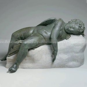Estátua de bronze de Eros dormindo