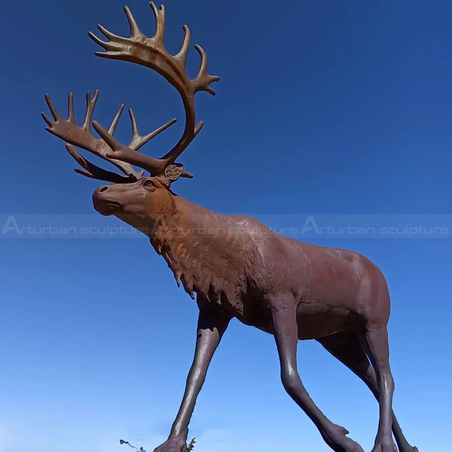 Bronze Elch Statue