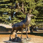 Statue de renne en bronze