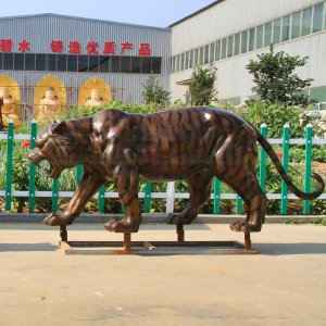 Estátua de Tigre de Metal