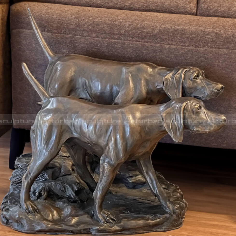 Escultura de Cão de Caça de Bronze