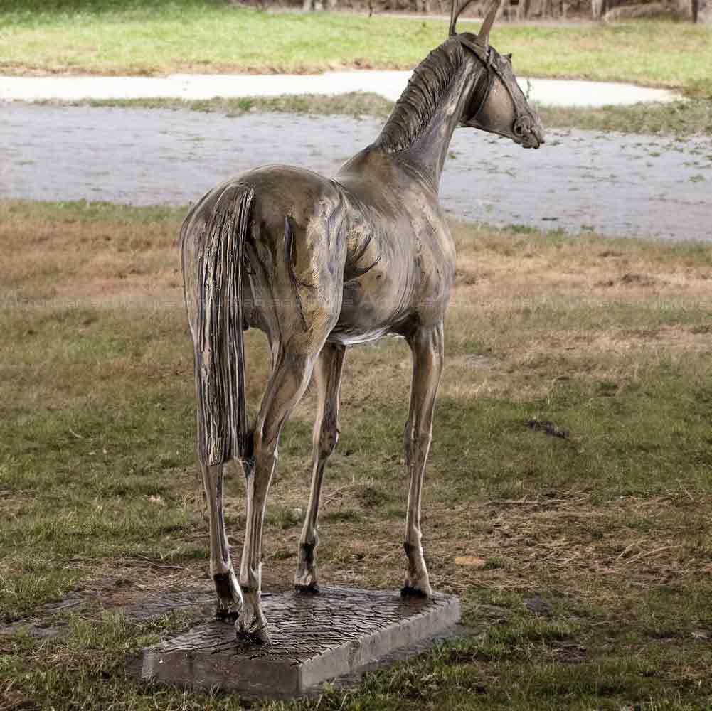 Figuras de Cavalos de Corrida à Venda