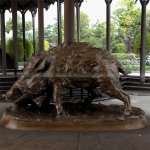 Bronzestatue eines Ebers