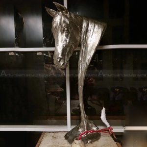 Grande Statue de Tête de Cheval