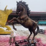 Statua di cavallo in rame antico