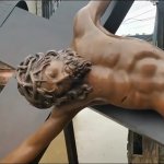 تمثال يسوع المصلوب