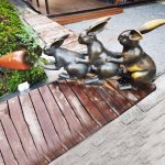 Sculpture de Lapin en Bronze, Statue de Lapin Team Work - Image 1