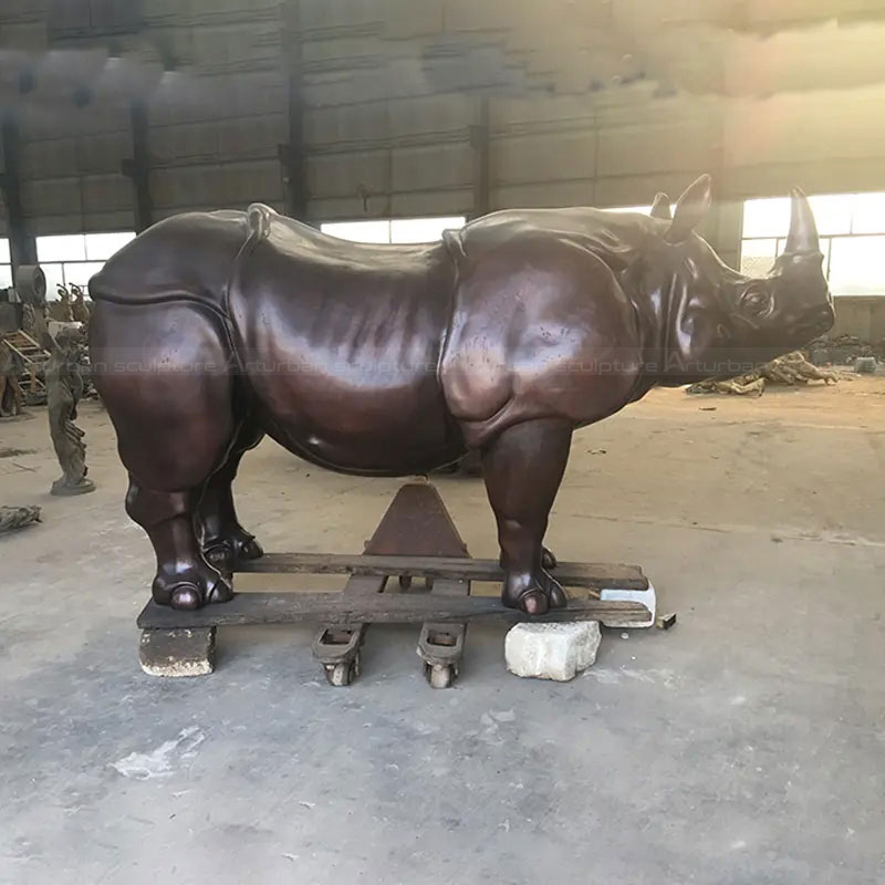 Sculpture de Rhinocéros en Bronze Art Moderne