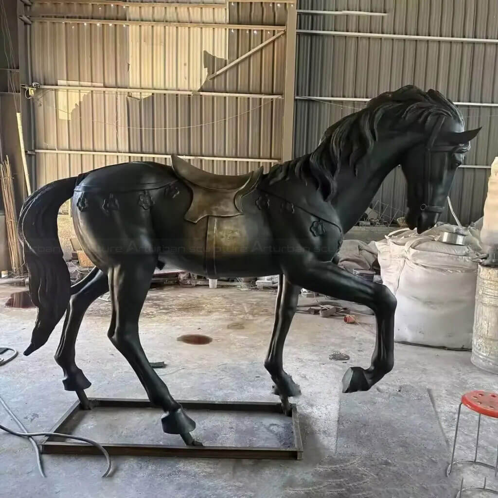 Escultura decorativa de caballo