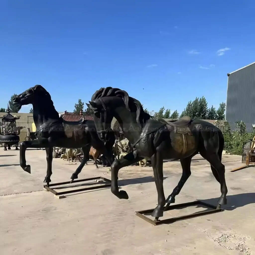 Estatua decorativa de caballo