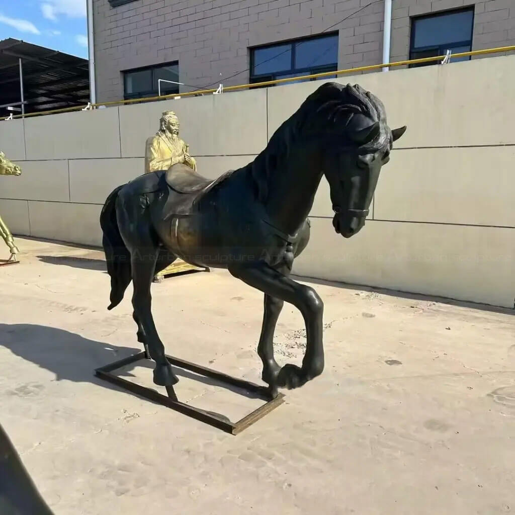 Estatua decorativa de caballo