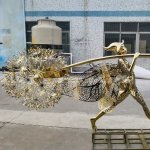 escultura de hada y diente de león para jardín