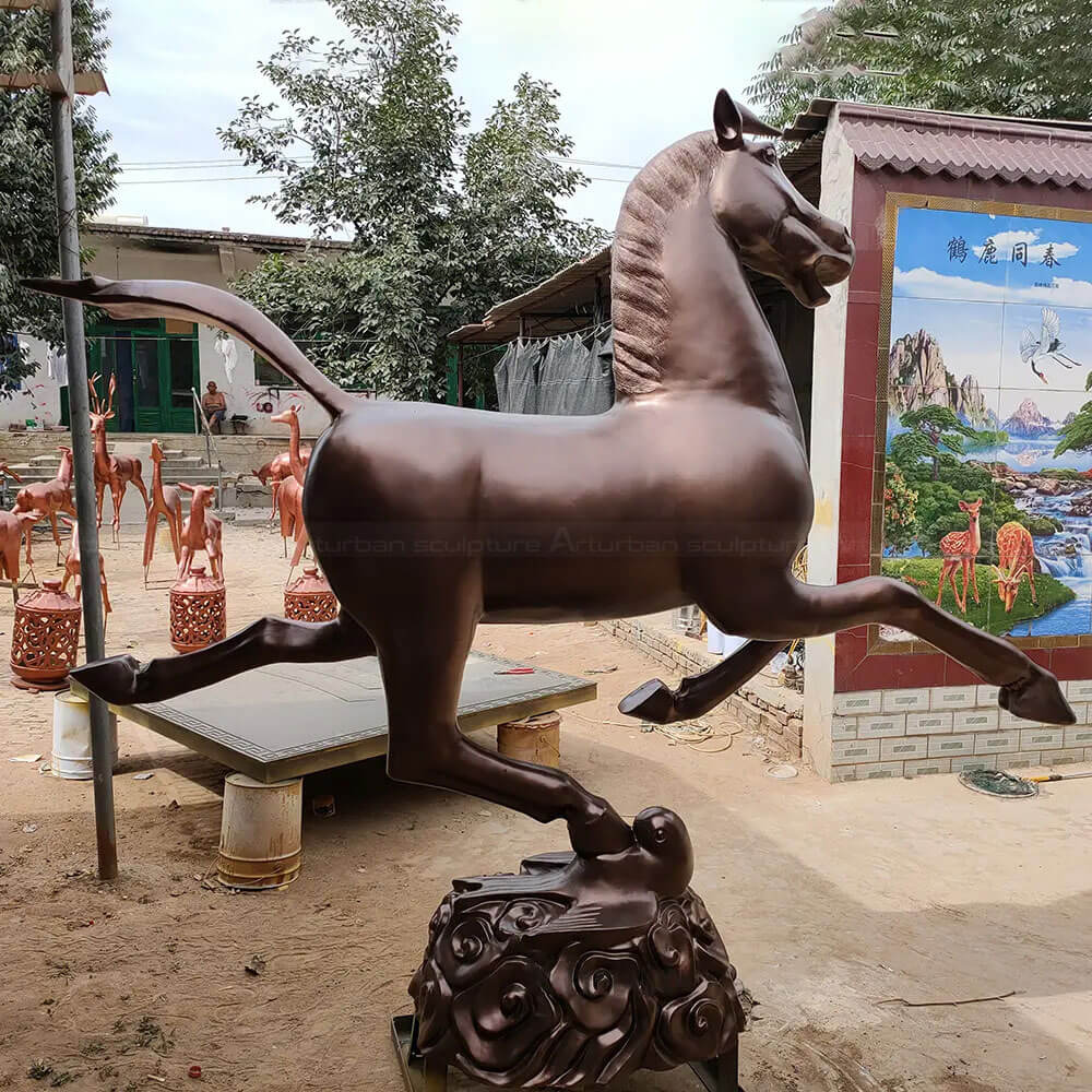Adorno de caballo corriendo
