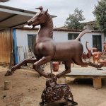 Enfeite de Cavalo em Movimento