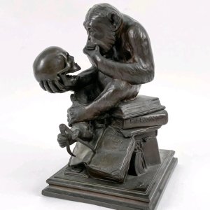Statue de singe philosophe