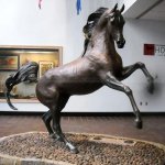 Estatua de Caballo al Galope