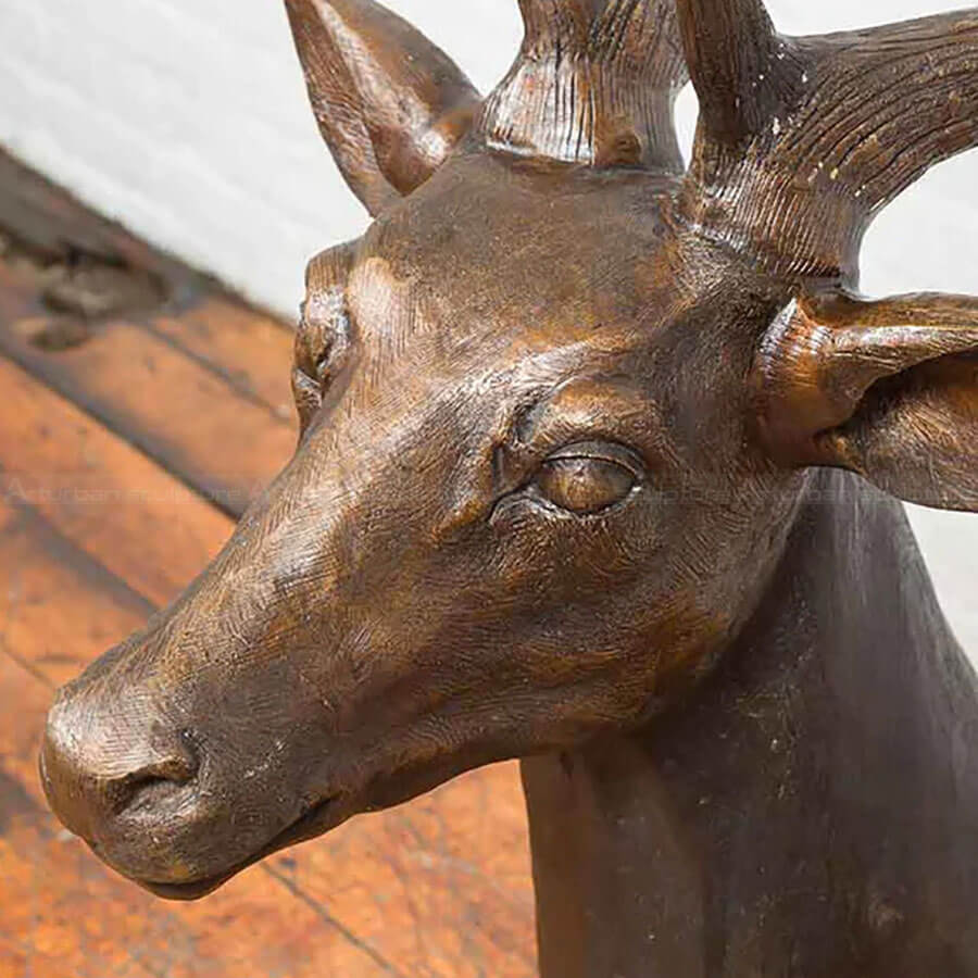 Decoração de Parede com Busto de Cervo