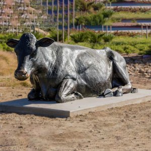 Estatua de Vaca Holstein