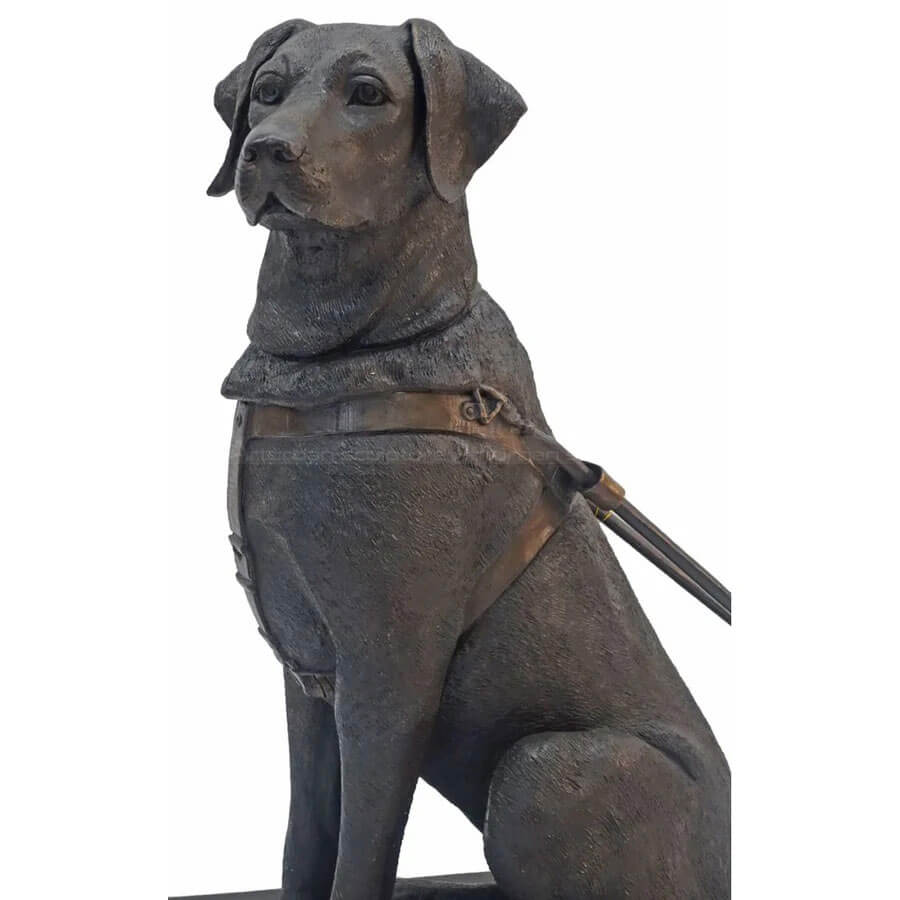 Labrador-Retriever-Skulptur