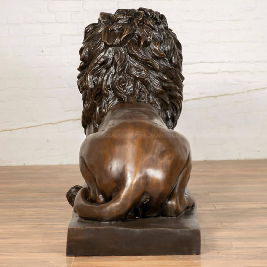 Statua di leone sdraiato