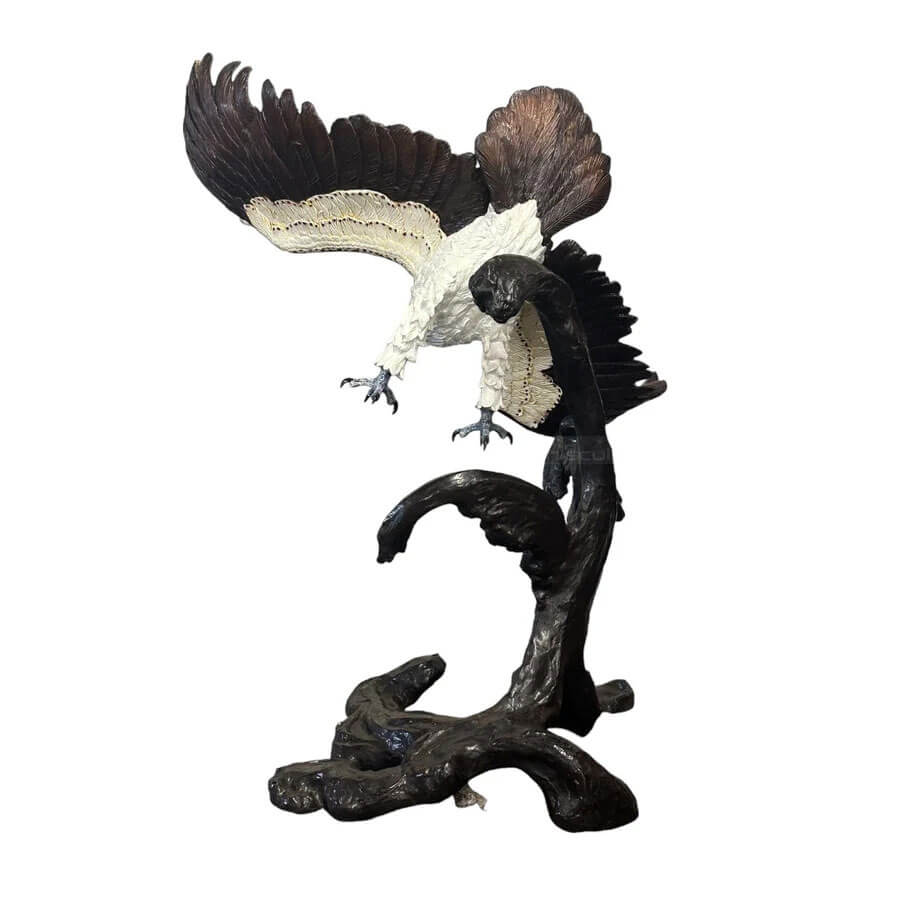 Scultura di Falco Pescatore
