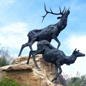 Elch Yard Statue