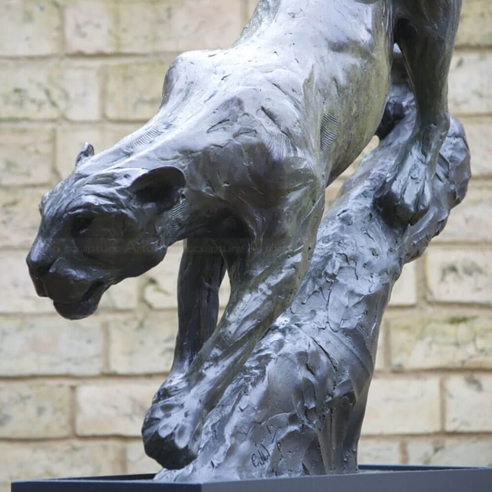 Leopard Descent-Statuette