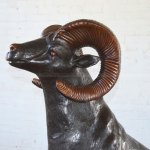 Bronzestatue eines Widderns