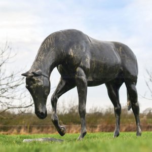 Escultura de caballo occidental