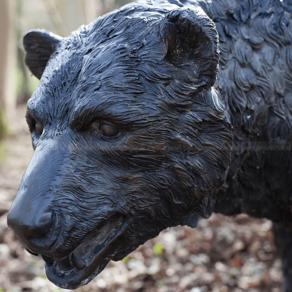 Statues de la cour de l'ours noir