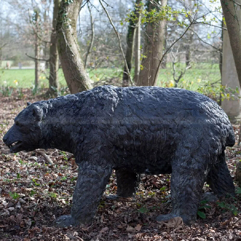 Statues de la cour de l'ours noir