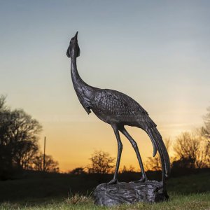 Statue de grue pour jardin